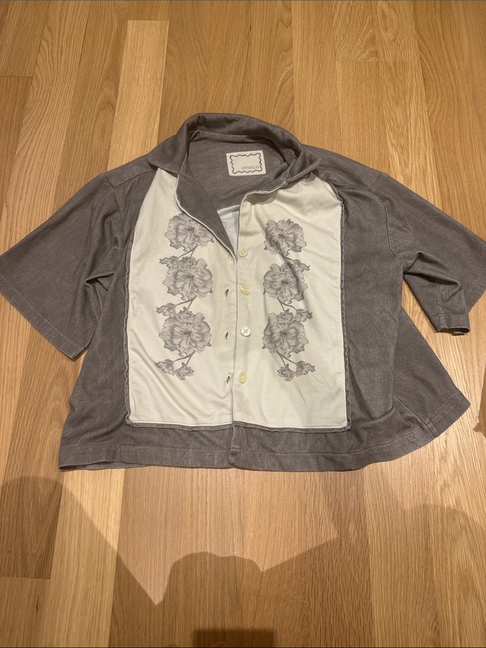The porch Short Sleeve Bib Shirt